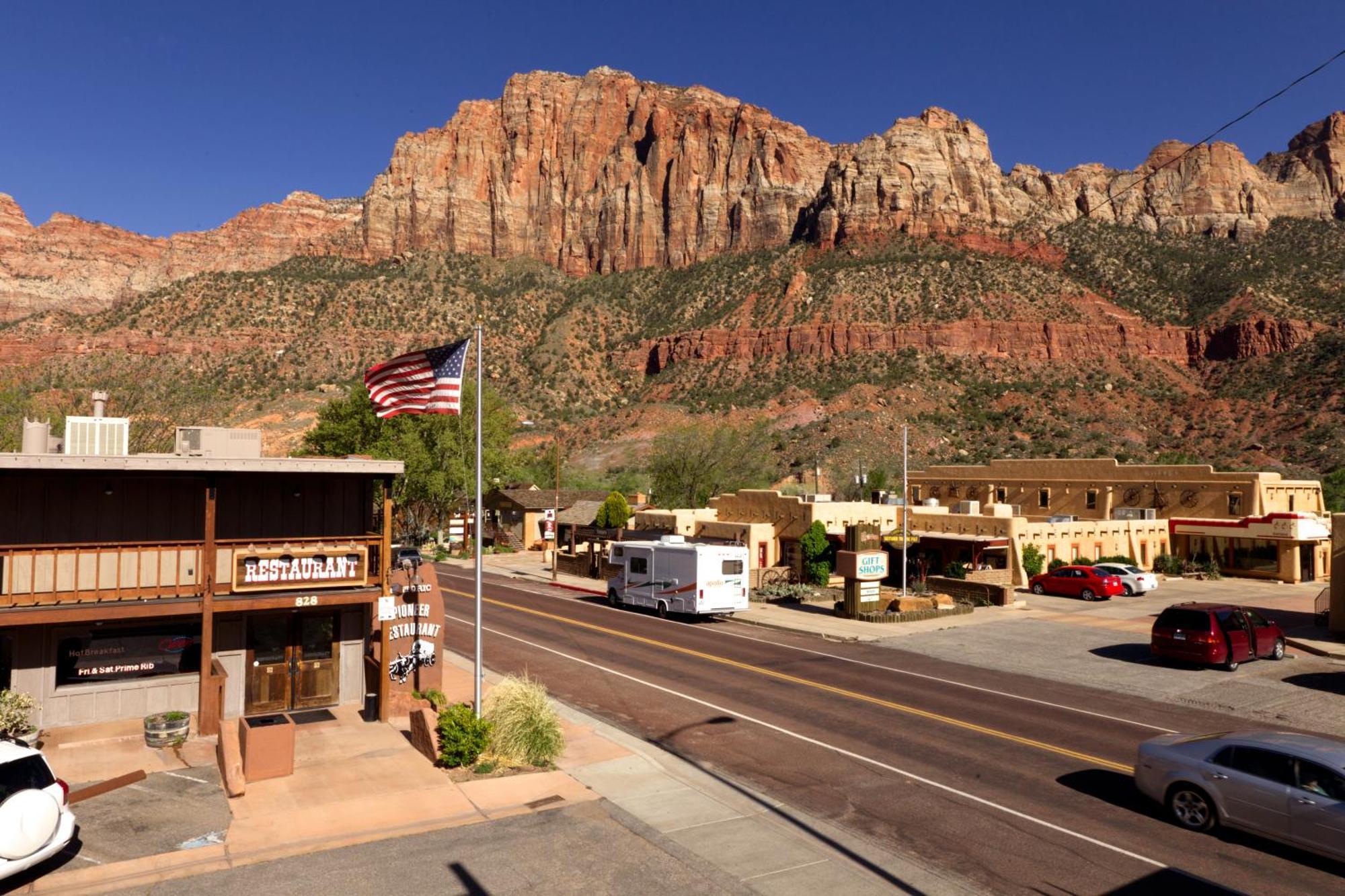 Pioneer Lodge Zion National Park-Спрингдейл Экстерьер фото